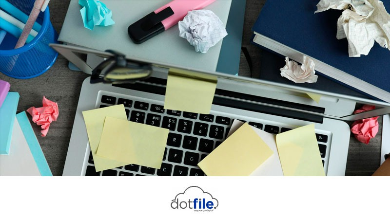 Equipe perde produtividade por causa da desorganização de arquivos e falta de controle em ambientes digitais corporativos.
